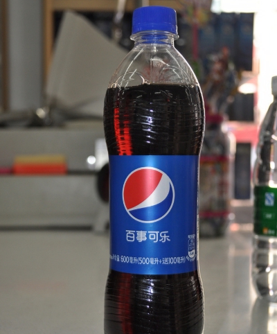 可乐公司承诺，700万积分就能兑换一架战斗机！不料真有人攒够了