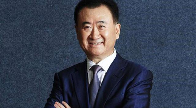 “房产税迟迟不来”，炒房客都富得流油，网友却调侃：都怪王健林