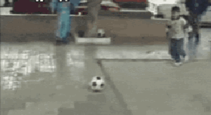 爆笑GIF：要打篮球你就正儿八经的打，你拉倒篮架干啥？