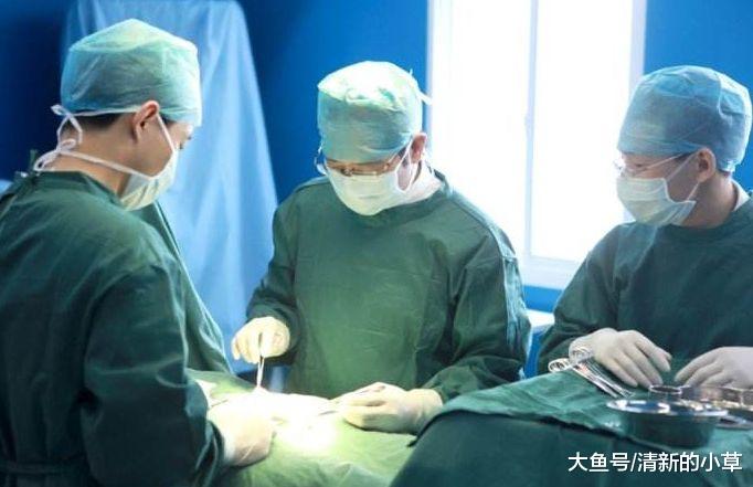 男子为了体验女人生活，如今竟然怀孕了，并且安全产下一名婴儿