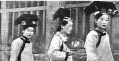大清灭亡后，宫女们过的依旧滋润，到了日本人手里，却遭了大殃！