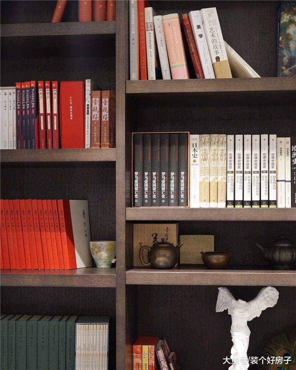 她亲手打造出与井柏然同款的家, 在书墙里藏下卧室和书房!