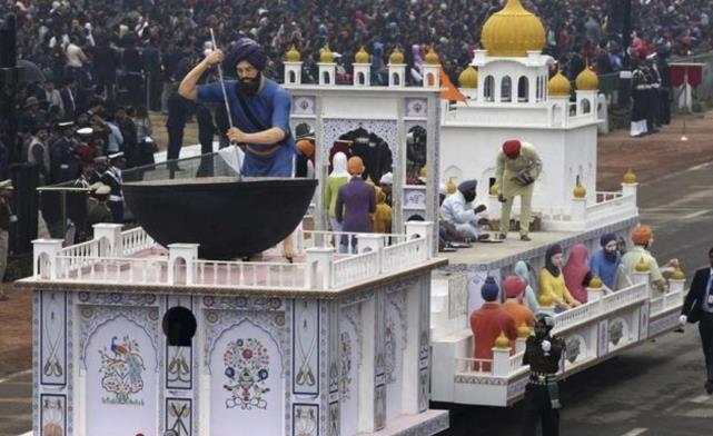 世界上最“离谱”的阅兵式，武器不够用模型来代替，还引以为豪！