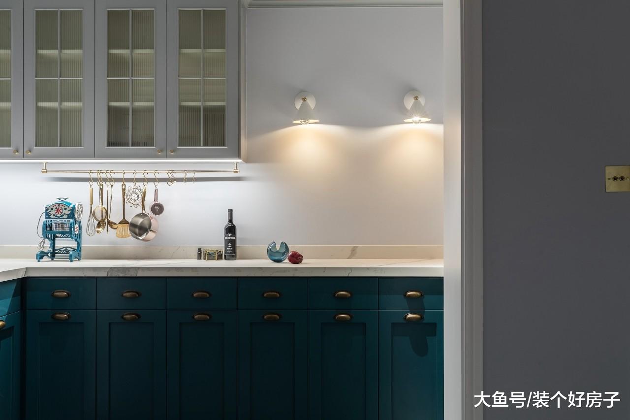 配色高级，坐拥3个超大衣帽间，她180㎡的家看起来就很贵！