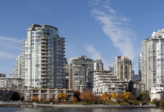 该“存钱”还是“买房”？人民日报早已表态，专家“7字”直言！