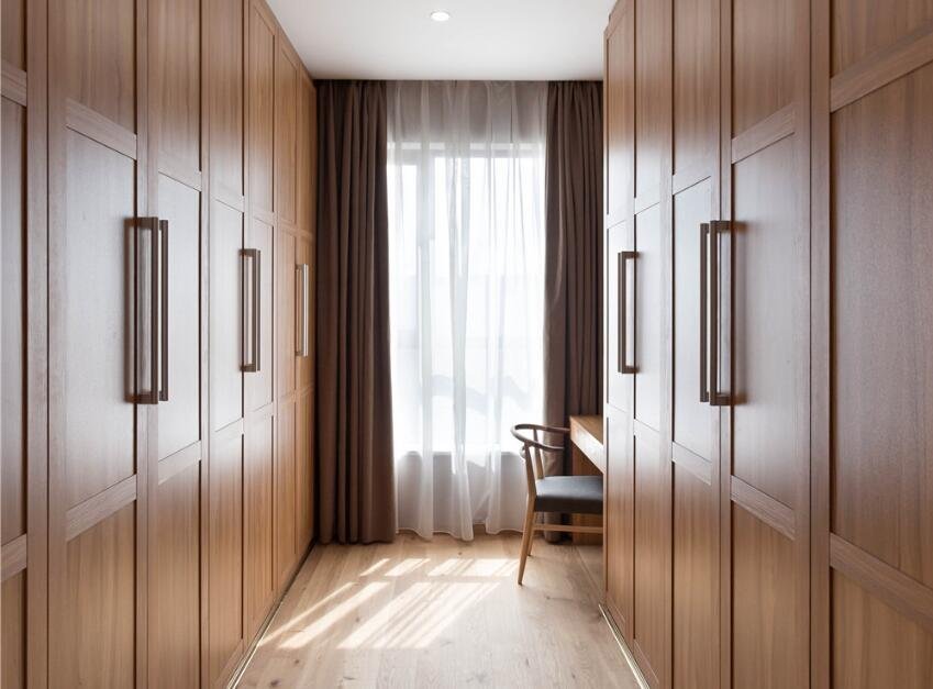 成都130平装修，整体的颜色比较大气，看着很舒服