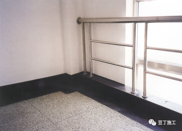 装修时地砖和石材地面如何施工才规范？这家大公司的做法值得称道