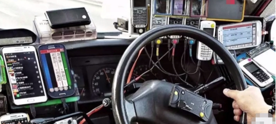 为什么香港出租车司机，方向盘周围会有十几部手机？涨知识了！