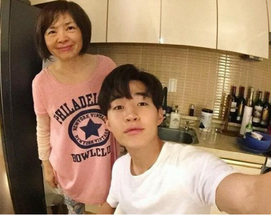 带你看看刘宪华住的豪宅，在家也会勤奋练钢琴，富二代也不懒惰