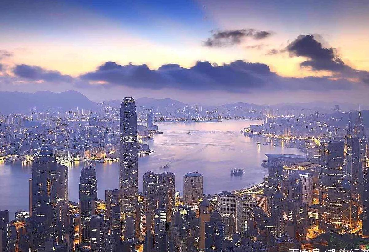 香港的房价那么高，十几个人挤一个屋子，为什么不来内地买房？