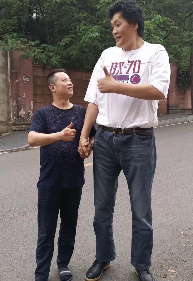 湖南第一高，比姚明高6cm，因太高身体承受不了，找工作被嫌弃