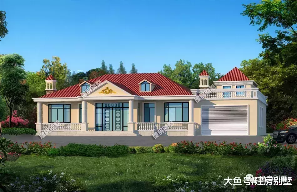 兩棟面寬20多米的一層自建房，第一棟現代風格，第二棟歐式別墅