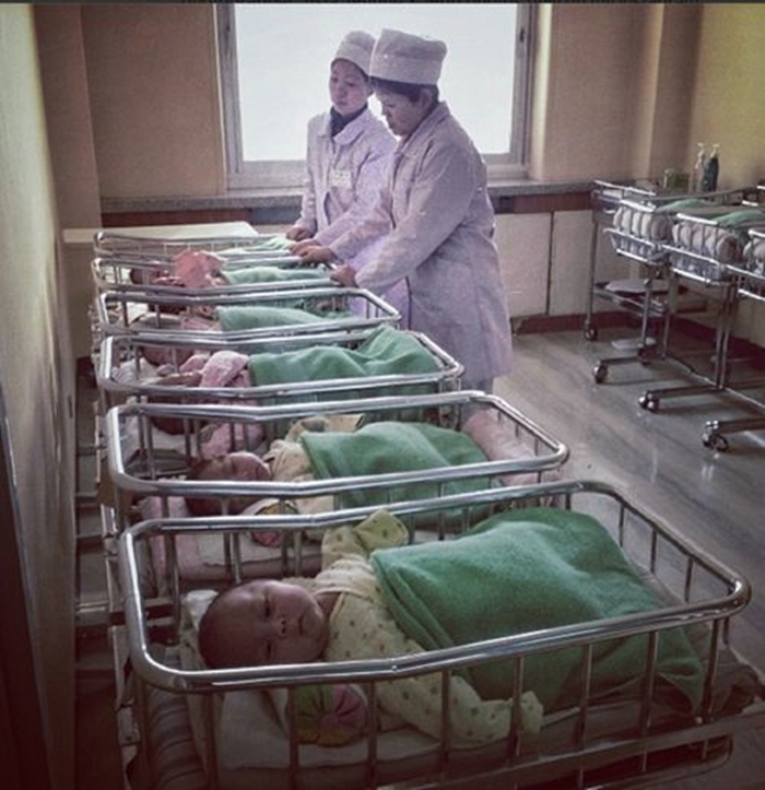 医院里同时出生多个婴儿，生辰八字一样，后来命运为何不同