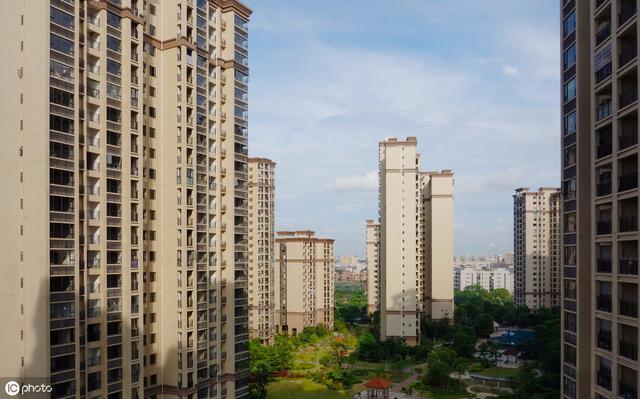 房子破旧 电梯老化，透支30年买的房，贷款还完后也成“危房”？