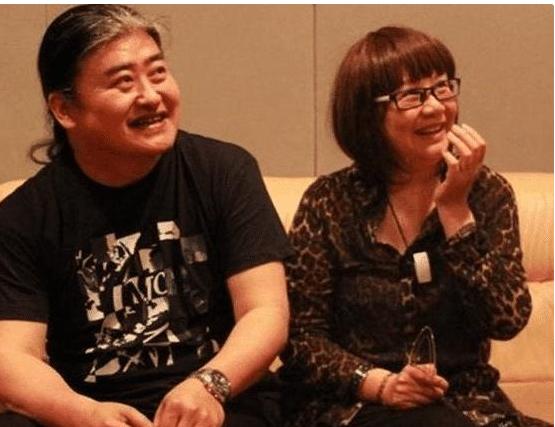 带你看看刘欢住的豪宅，房子装修布置很气派，不愧是音乐界一哥