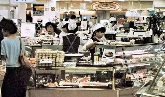 日本曾真实发生过的一幕：房价暴跌后，你必须得面对的现实真相