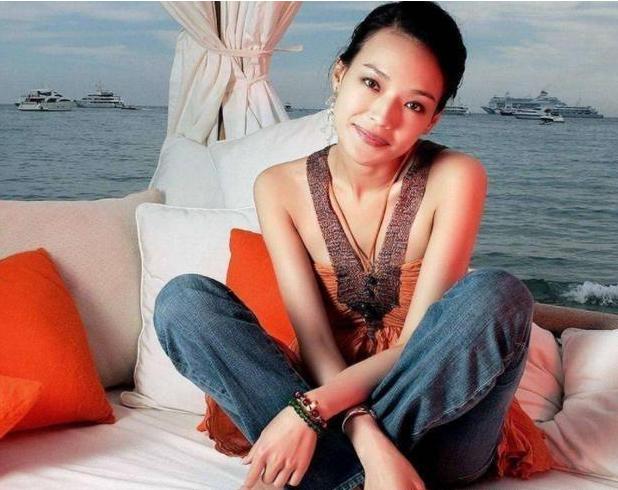 参观舒淇价值过亿的豪宅，衣帽间很霸道，全是名牌包包和衣服