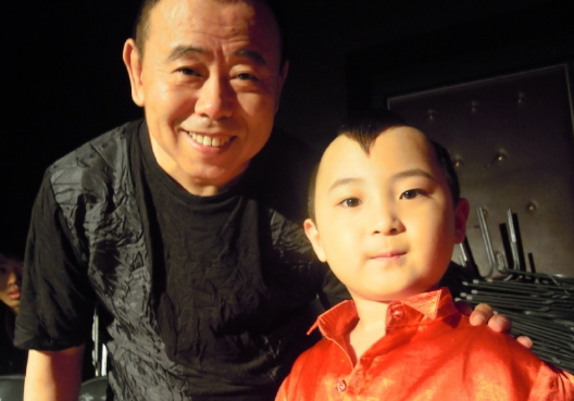 原来他已去世4年！曾是当红春晚福娃，如今墓前摆满零食好心酸