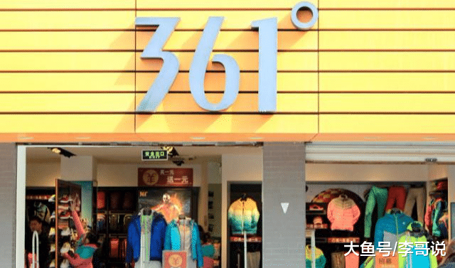 又一鞋王股价暴跌：关闭超2500家店，5.5亿广告费仅换回3000万业绩