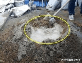 为何有些工人和水泥加入洗衣粉，原来有这个功效，真是太聪明了