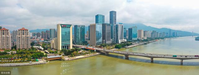 房价应该永远会涨，是当代中国人三大信仰之首，但被一个小城打破