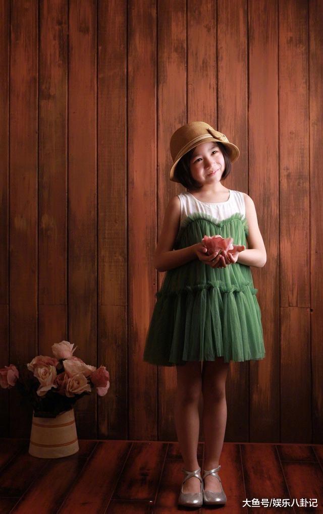 汪峰给14岁女儿汪曼熙庆生晒一家人温馨照片,网友:章子怡对她是真好!