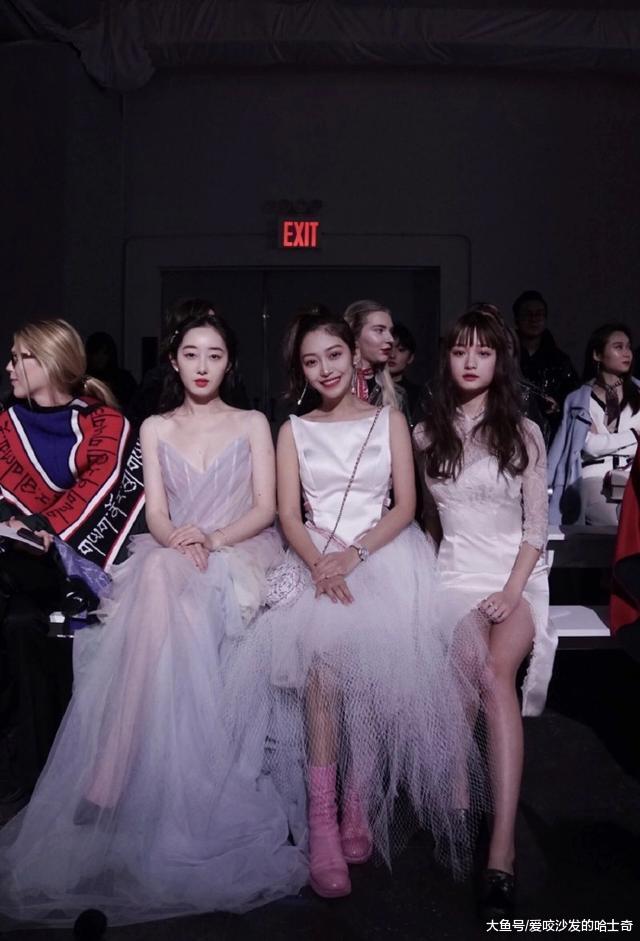 “宝藏女孩”susan苏，蕾丝旗袍纽约看秀，与蒋梦婕同框却被碾压