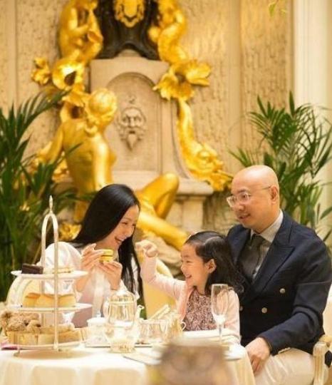 晒徐峥和陶虹住的豪宅，头次见餐桌放这么多绿植，跟个小花园似的