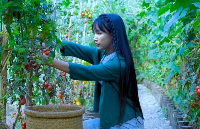 李子柒住的房子曝光，看清一个细节后，确定这是农村平房？