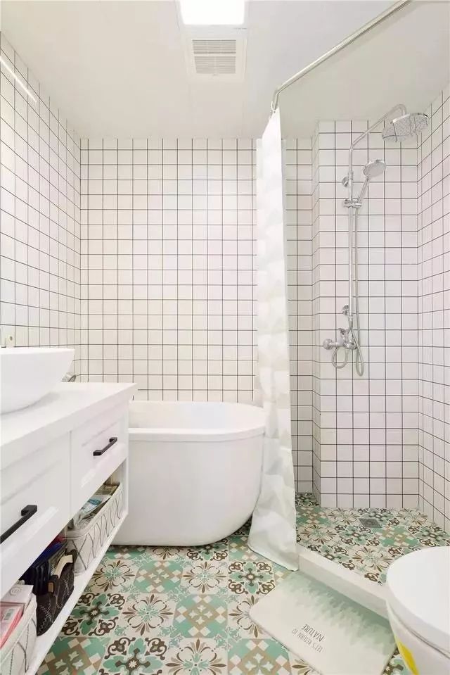 玻璃or浴帘，淋浴房用什么隔断好？