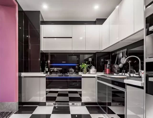 136平的新房，现代美式风装修，大胆的用色，性感又自由奔放！