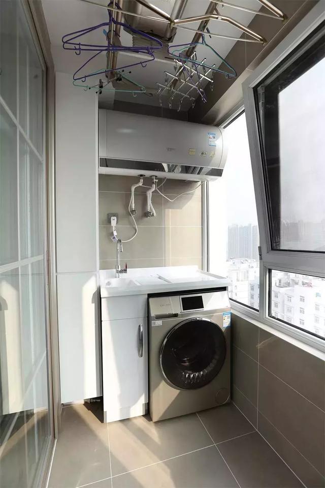 90平漂亮新房, 客厅巧用一截矮墙隔断, 邻居一看都跟着效仿!