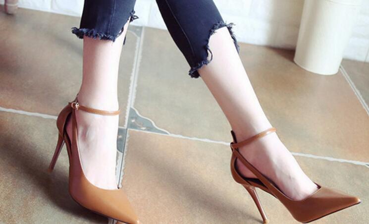 为何有钱人都在卧室门上贴创可贴? 听内行人说完, 懊悔知道太晚了