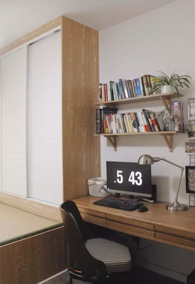 书房和榻榻米结合在一起，这才是最适合小户型的装修！