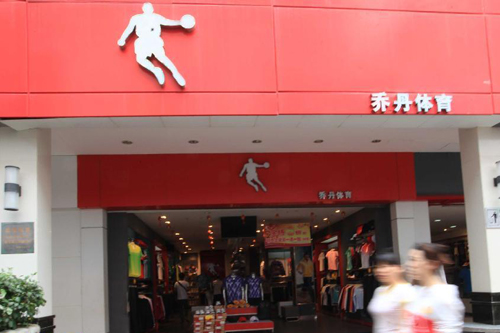 “忽悠”了我们19年的民族品牌，如今原形毕露！网友：另辟蹊径