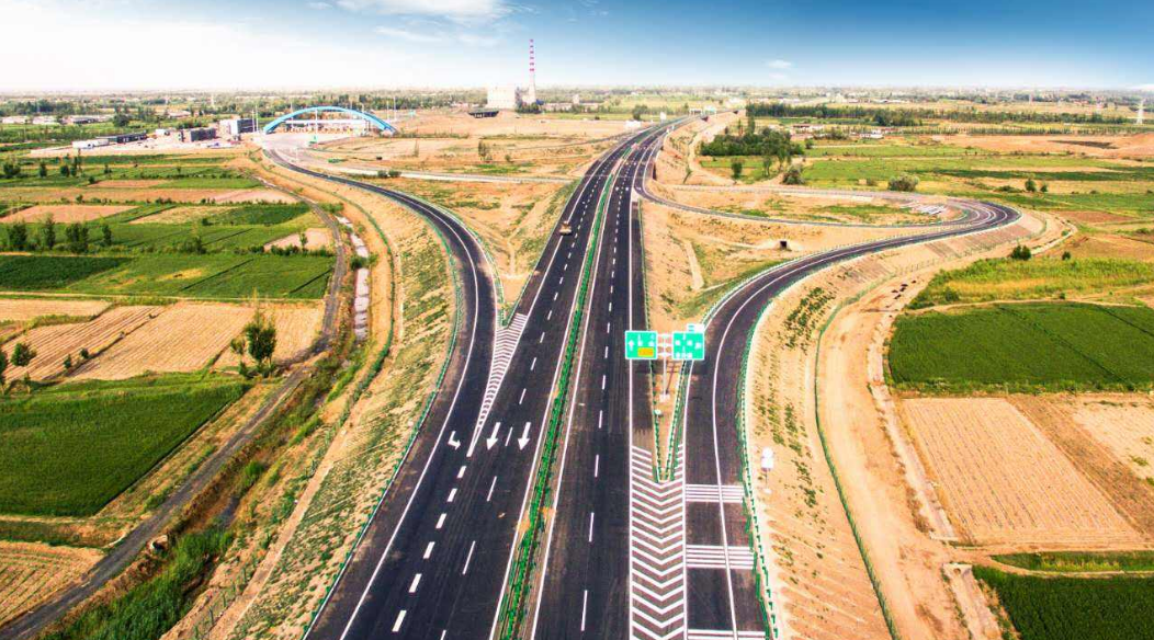 中国最荒凉的高速：耗3万人力和370亿巨资修建，却几乎不见车辆