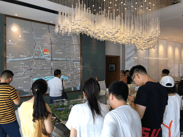 现场直击！端午假期，一大帮绍兴人杀到杭州抢房！