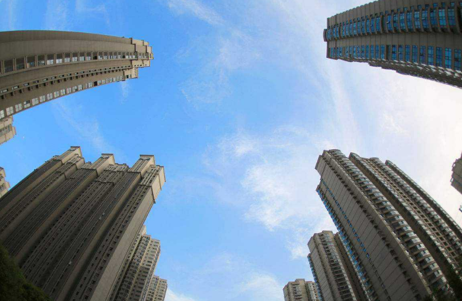 樓市真相：大型房企撤離，炒房客被套牢，剛需不敢買房！
