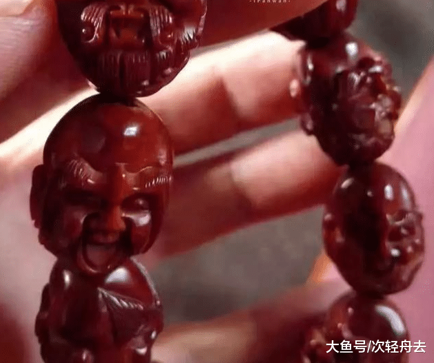 ＂盘了7年的猪骨，比玉还润泽，果然万物皆可盘啊＂