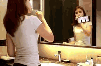 双面胶不流行了！美国人发明的变态魔力胶卷，什么都能轻松贴