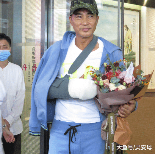 任达华出院精神状态好!