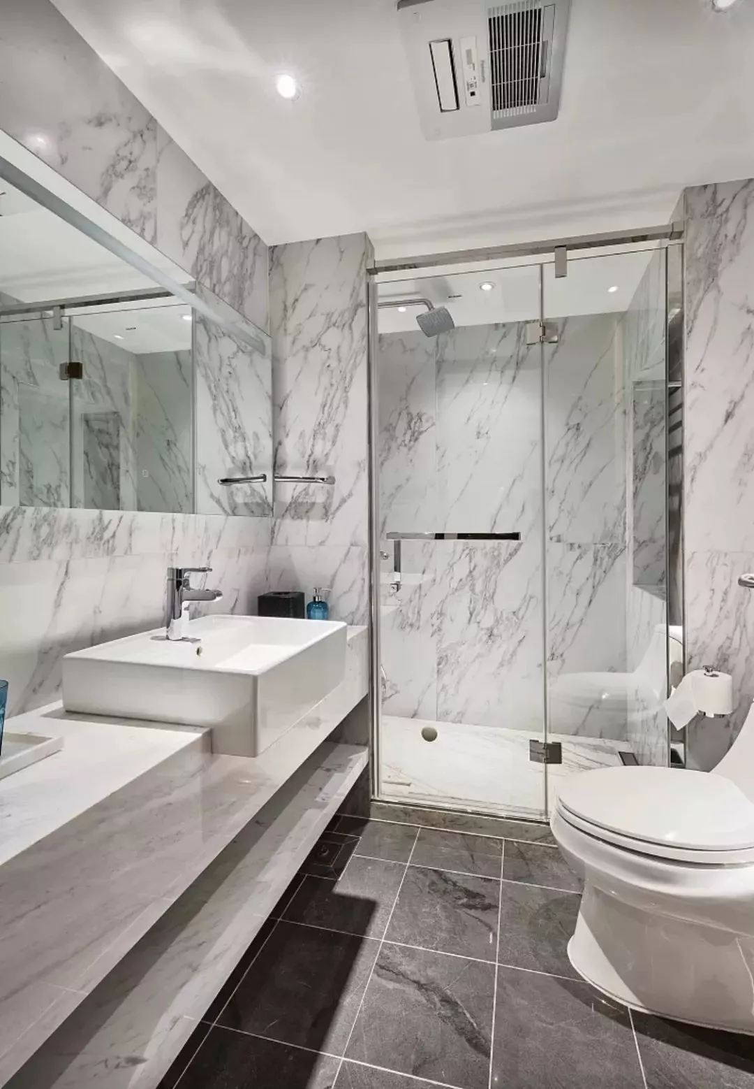 不同风格的卫生间设计案例，瓷砖的搭配非常关键