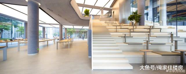 刚开业的华为首家全球直营旗舰店，与苹果旗舰店相比，谁更好看？