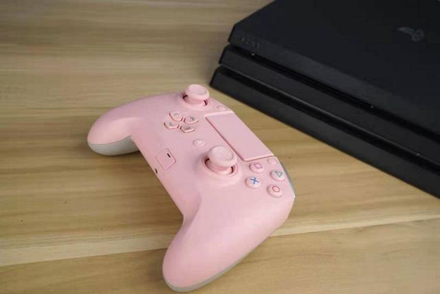 粉色的它，代表我对你的心-雷蛇 Razer Raiju 飓兽粉晶版PS4手柄