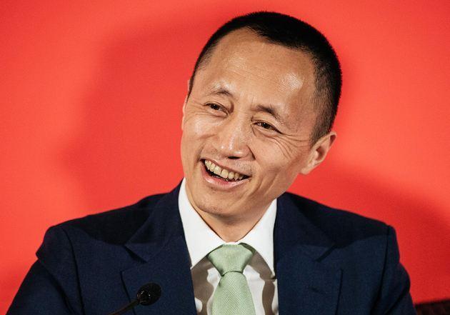 楼市没钱赚了，持有大量房产的人该怎么办？地产大佬带头开始抛售