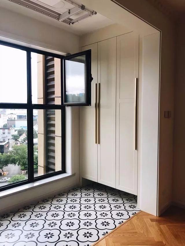 阳台只晒衣服，真是太不实用了，不如这样一装还能多出一房更实用