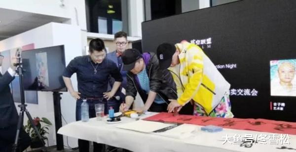 60岁毕福剑大女儿近照曝光，网友：长相一言难尽