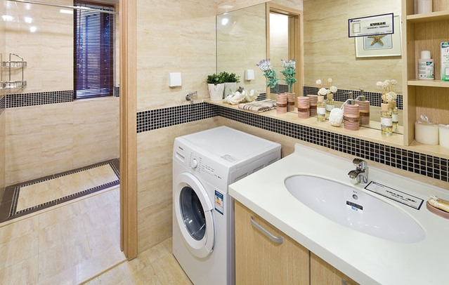 家里面积小，洗衣机该放哪里好？