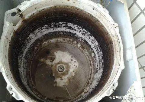 用了10年洗衣机才知右下角开关，污水哗啦啦，多年衣物白洗了！