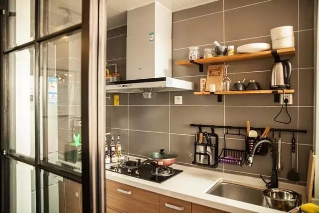 剩男为相亲买54㎡小户型，客厅缩小两倍，硬把一居室改造两室一厅！